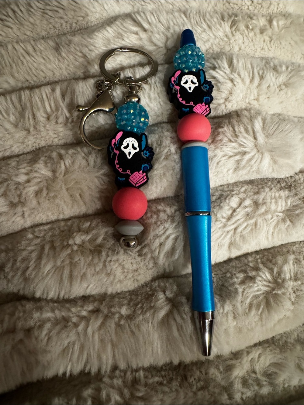 Ghost face keychain and pen set
